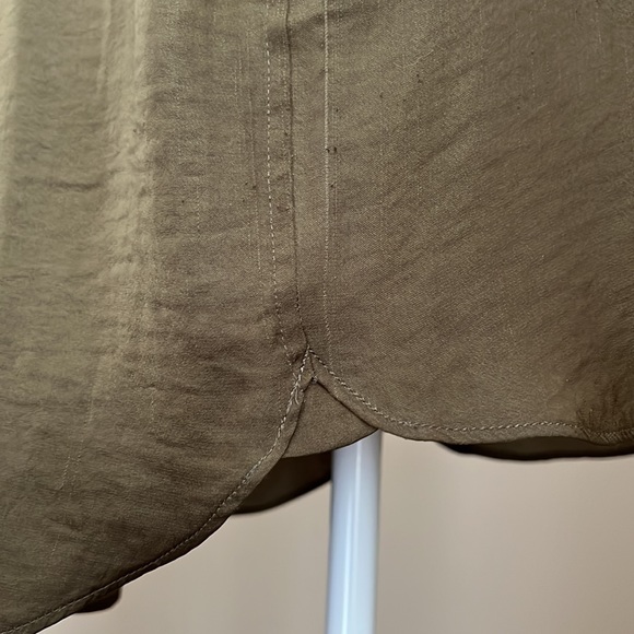 Vince Camuto Silky Tunic Sleeveless Button Down Tank Blouse Olive Green Size: M - Picture 5 of 8